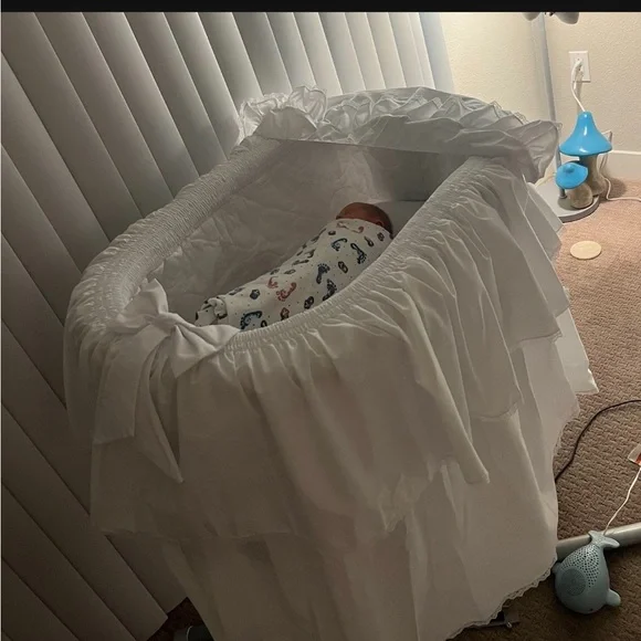 Beautiful Bedding for bassinet - Picture 2 of 2